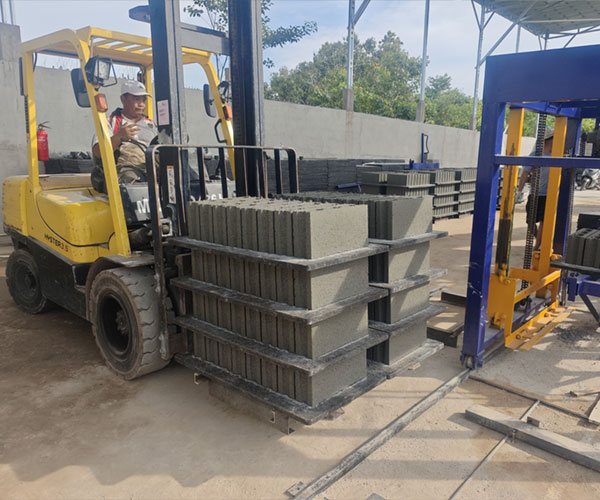 QT4-15 Block Machine